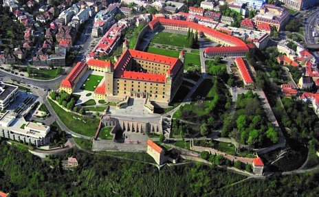 Obnova hradov v stredoeurópskom priestore - Bratislavský hrad