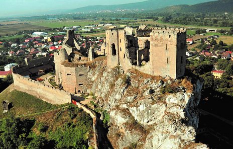 Obnova hradov v stredoeurópskom priestore - hrad Beckov