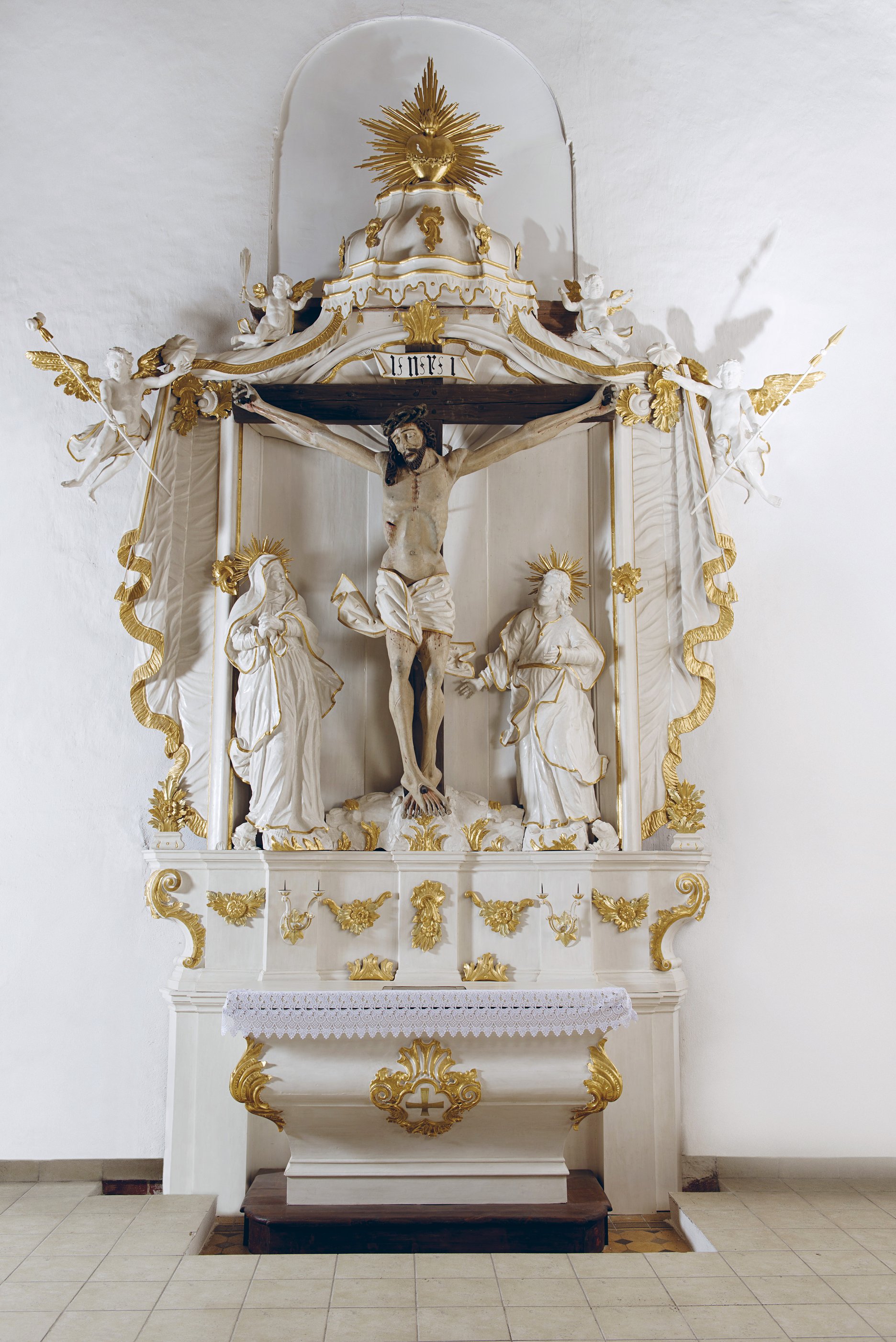 Malopoľská dielňa (?): Krucifix z bočného oltára Ukrižovania v Okoličnom. Koniec 15. storočia. Majetok: Bratislava, Rehoľa menších bratov Františkánov – Kostol sv. Petra z Alkantary