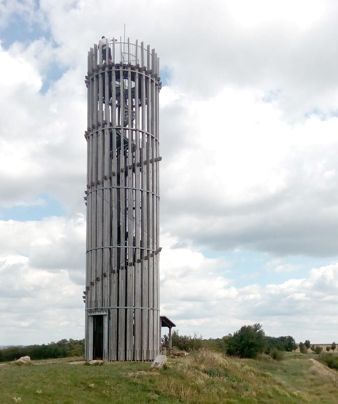 Vyhliadková veža s prirodzenou patinou - aktuálna fotografia