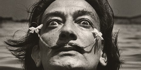"Živé obrazy" Salvadora Dalího - gýč, alebo nový pohľad na umenie?