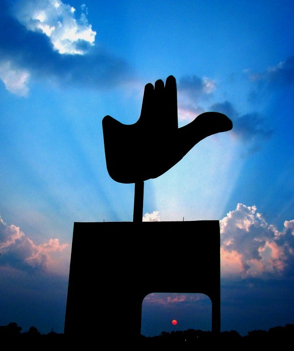 Otvorená ruka - monument v Čandigháre (India)