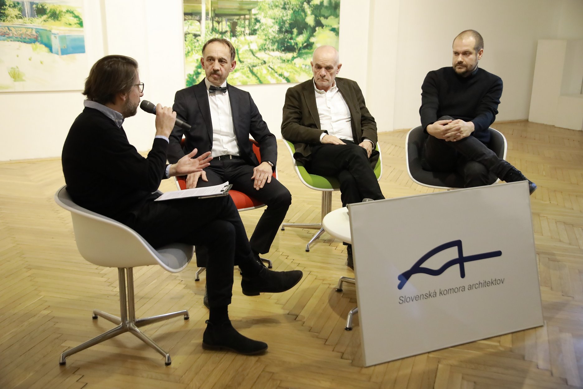 Bohdan Smieška, Imrich Pleidel, Pavol Paňák a Martin Jančok pri diskusii