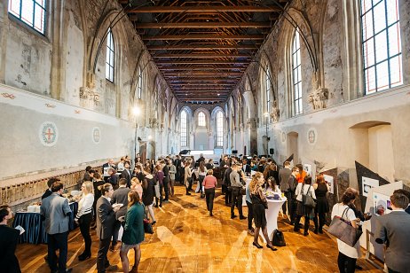 Odovzdávanie cien Inspireli 2016 v v pražskom kostole sv. Anny v Prahe, interiér navrhnutý architektkou Evou Jiřičnou.