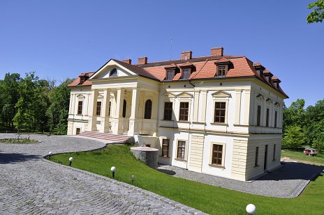 Vítkovský kaštieľ