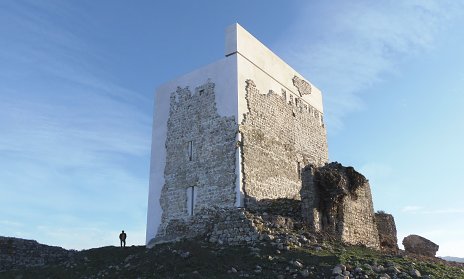 Obnova veže hradu Matrera v Španielsku