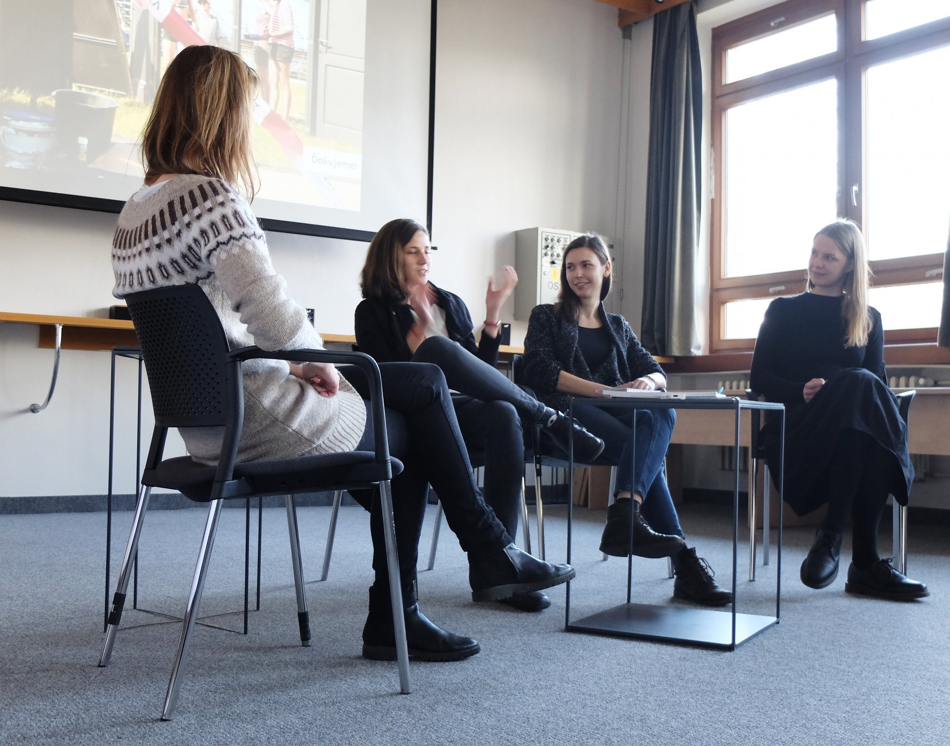 Diskusia s architektkami z OZ WOVEN, moderovala Nina Bartošová. 