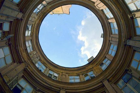 1. prechádzka - Pasáže, hradby a zákutia