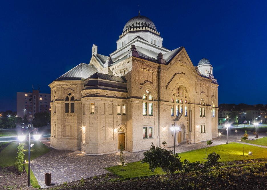 Obnova neologickej synagógy v Lučenci