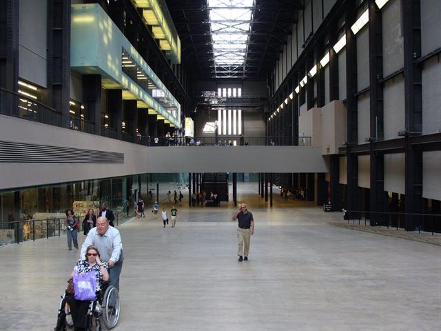 Interiér Tate Modern využíva priestorový potenciál elektrárne Bankside Power Station