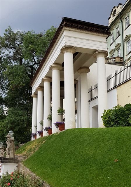 Josip Plečnik - pavilon Bellevue, Pražský hrad