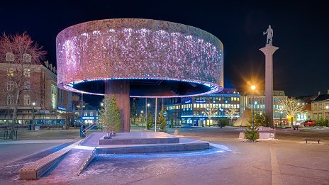 "Mestský kruh" na námestí Torvet, Nórsko