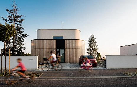 RODINNÉ BÝVANIE V KRAJINÁCH V4