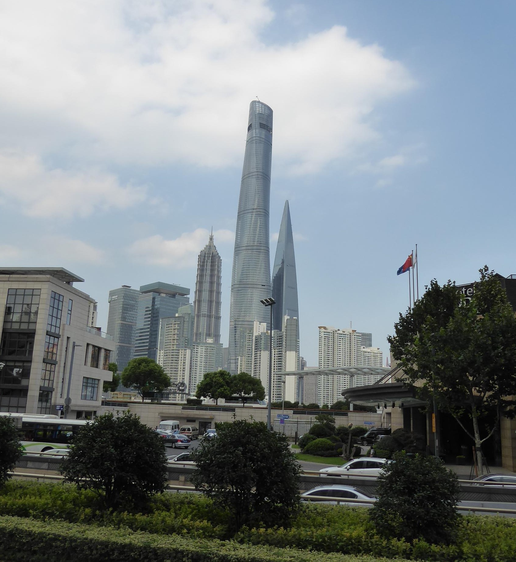 Shanghai Tower medzi ďalšími vežami