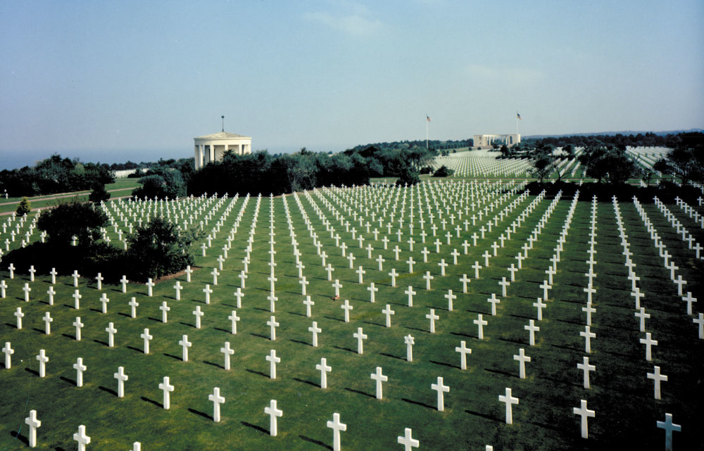 Americký vojenský cintorín neďaleko Omaha Beach, Normandia, Francúzsko. Foto – wikimedia