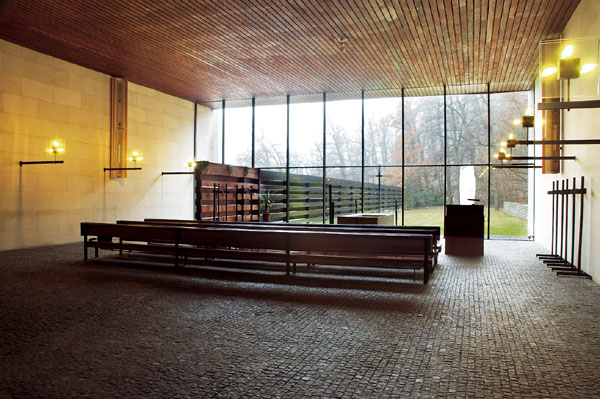 Interiér bratislavského krematória od Ferdinanda Milučkého. Foto – Petra Bošanská