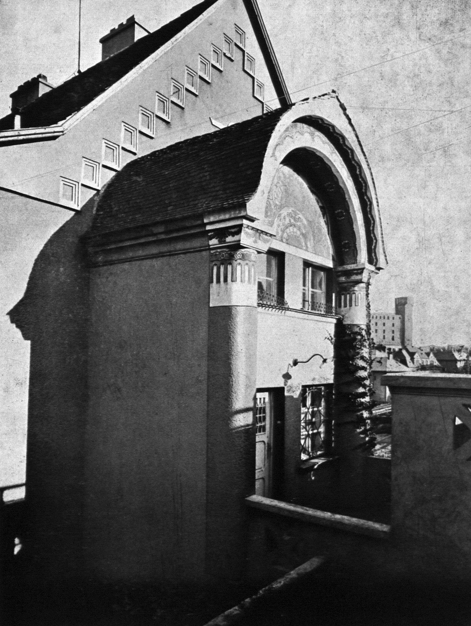 "Tvarožkova vila" - rodinný dom Tomáša Tvarožka, 1923 – 1924. Repro: Slovenský staviteľ, 1, 1931, č. 2, s. 49. 