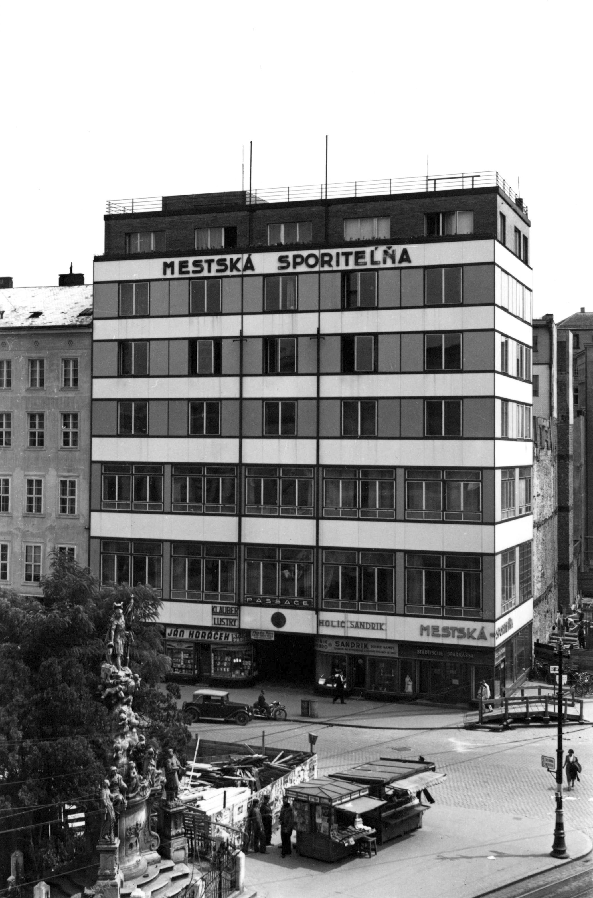 Mestská sporiteľňa v Bratislave, 1929 – 1931. Foto: Archív hl. mesta SR Bratislavy, foto F. Silavecký.