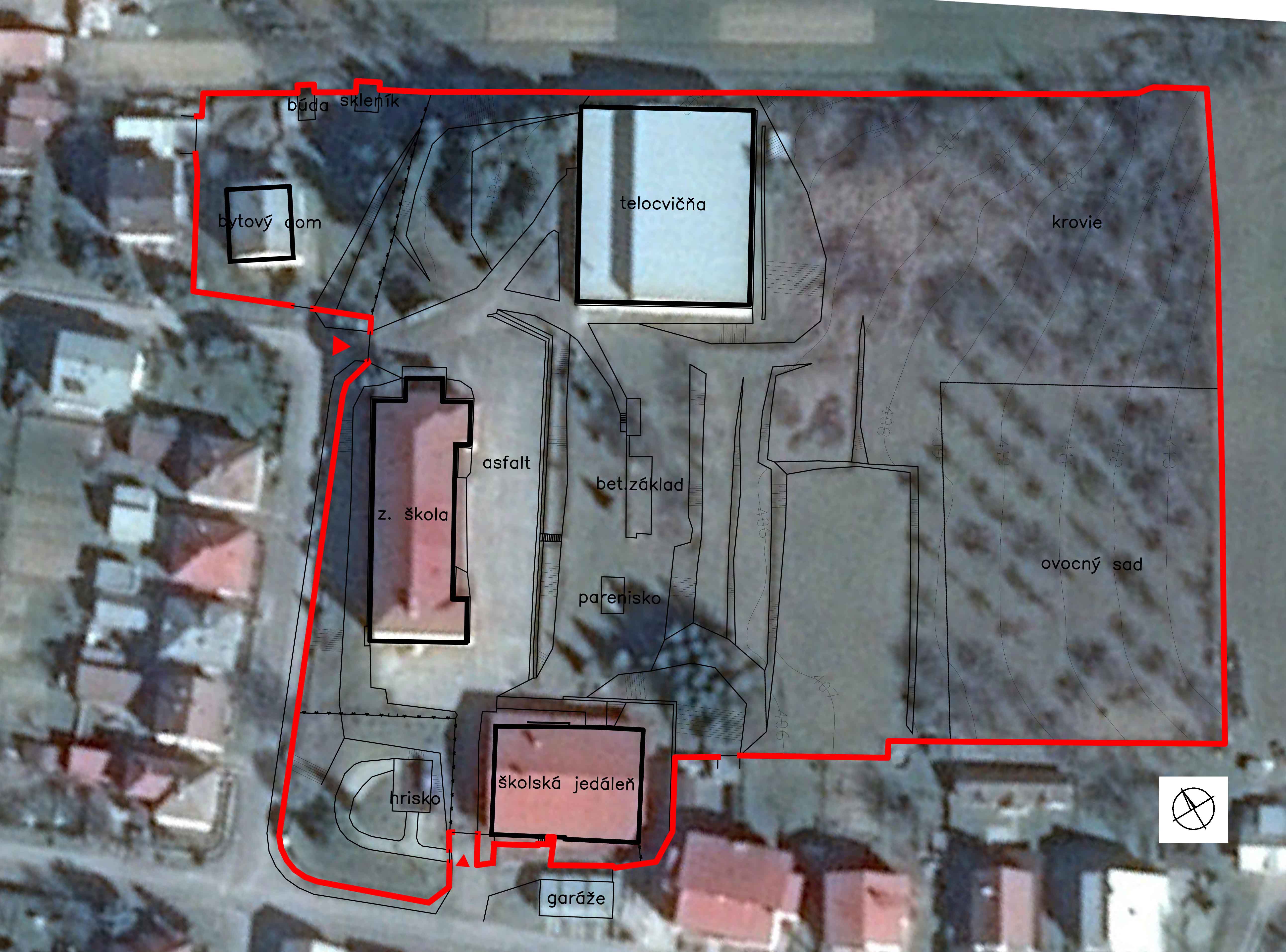 Situácia so zakreslením areélu MŠ. Novú materskú školu je možné umiestniť voľne na pozemku vo väzbe na jestvujúcu budovu školskej jedálne.