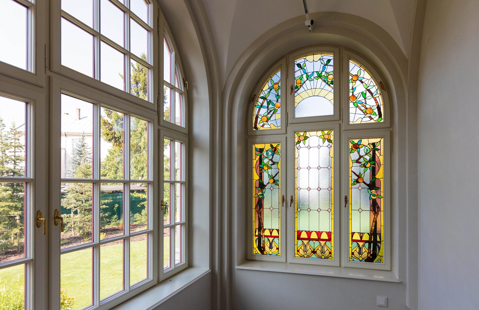 Zrekonštruovaná vitráž na prízemí