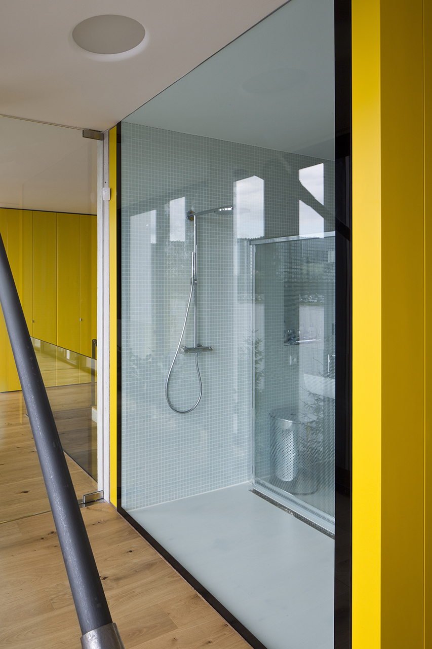 V jednom z kubusov je umiestnená kúpeľňa