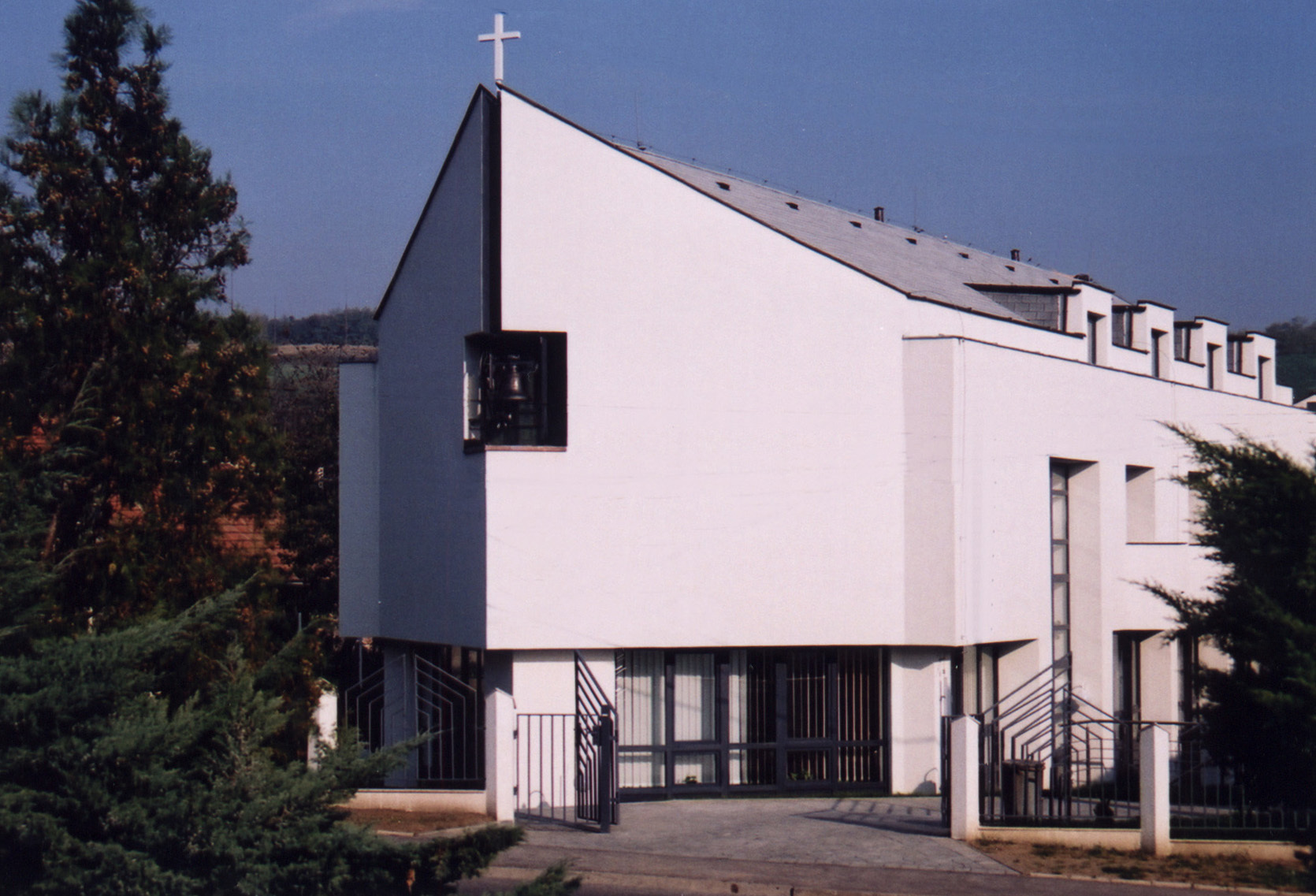 Kláštor milosrdených sestier sv. Vincenta - Bojničky (1997 -2000)