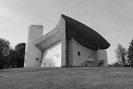 Kaplnka Notre-Dame-du-Haut v Ronchamp - Le Corbusier