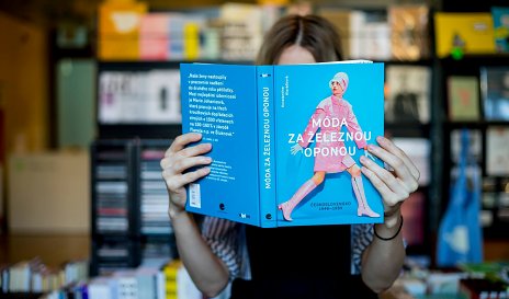 Letný večer na výstave Nech šije!