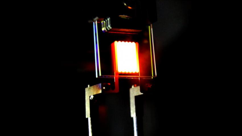 Efektívnejšia žiarovka, kliknite pre zväčšenie (foto: MIT / Ognjen Ilic / Purdue University)