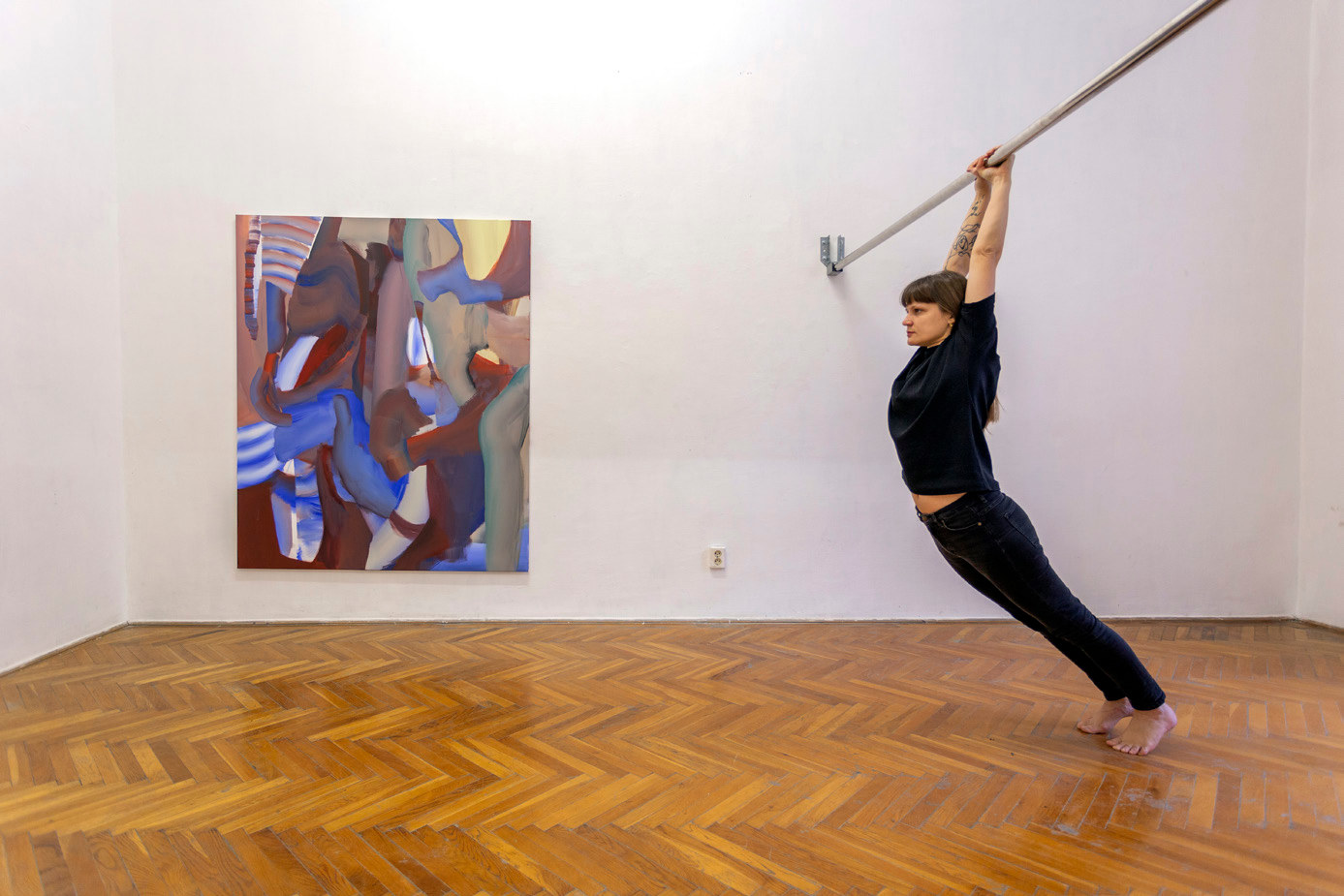 Ludmila Hrachovinová - spolupôsobenie maľby a performujúcich tiel - výstava vo viedenskej galérii Knoll 