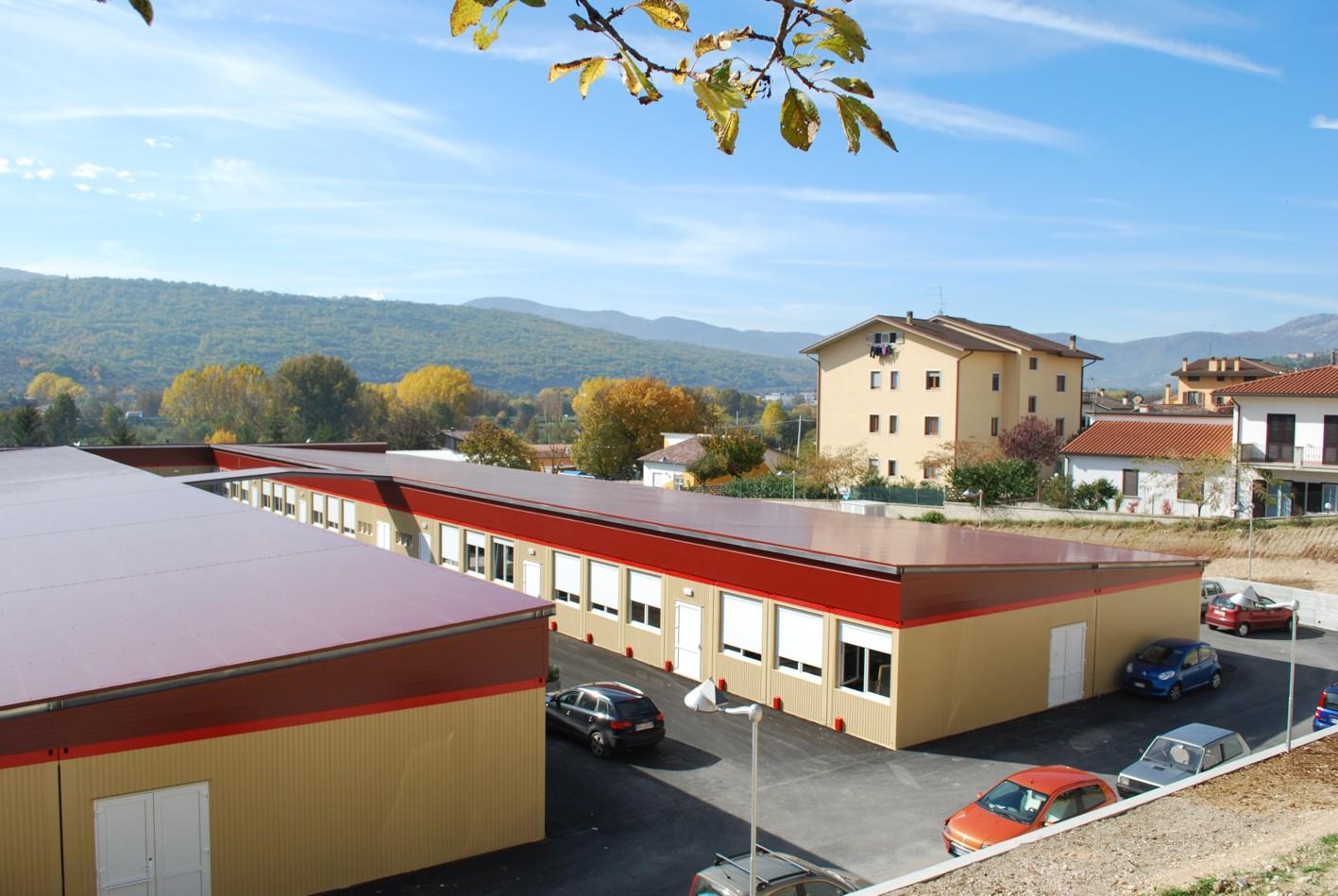 Obr4: Škola v talianskom mesta L'Aguila, ktorá vznikla po zemetrasení v roku 2009.