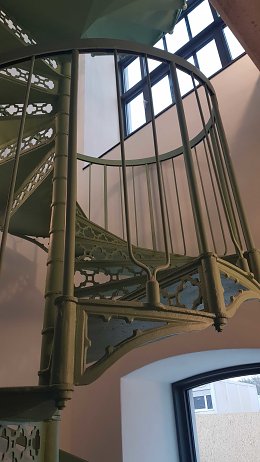 Obnovené liatinové schodisko - detail
