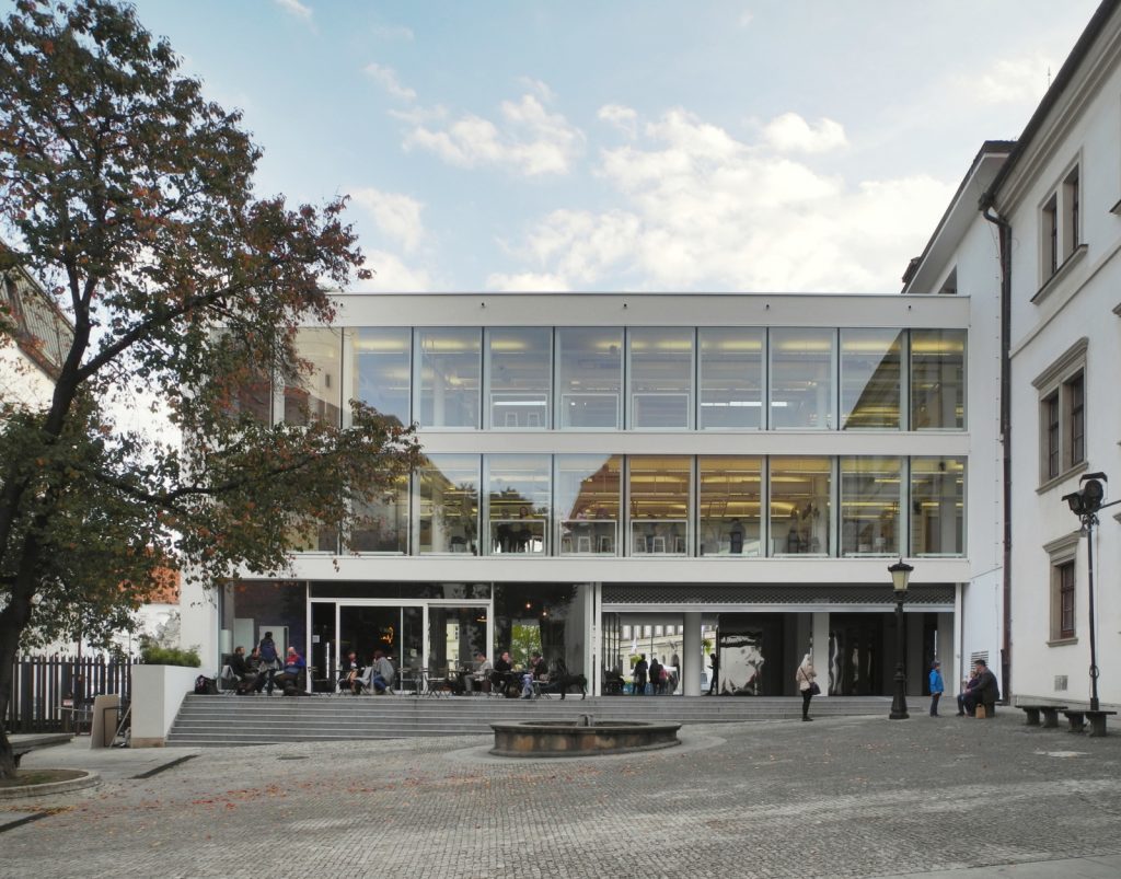 Krytú tržnicu v Brne nanovo zrekonštruoval ateliér dílna v roku 2017
