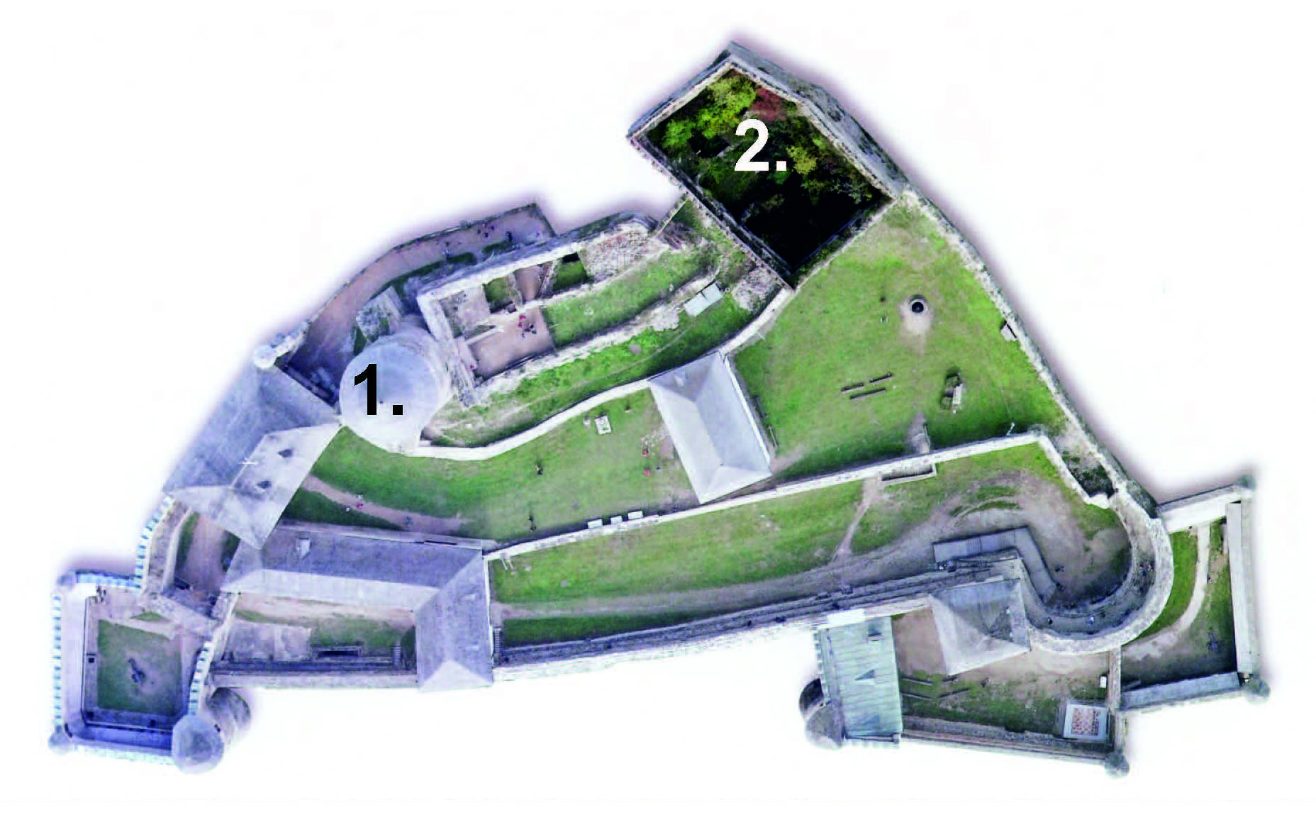 Hradný areál - situácia: 1-hlavná obranná veža, 2-renesančný palác