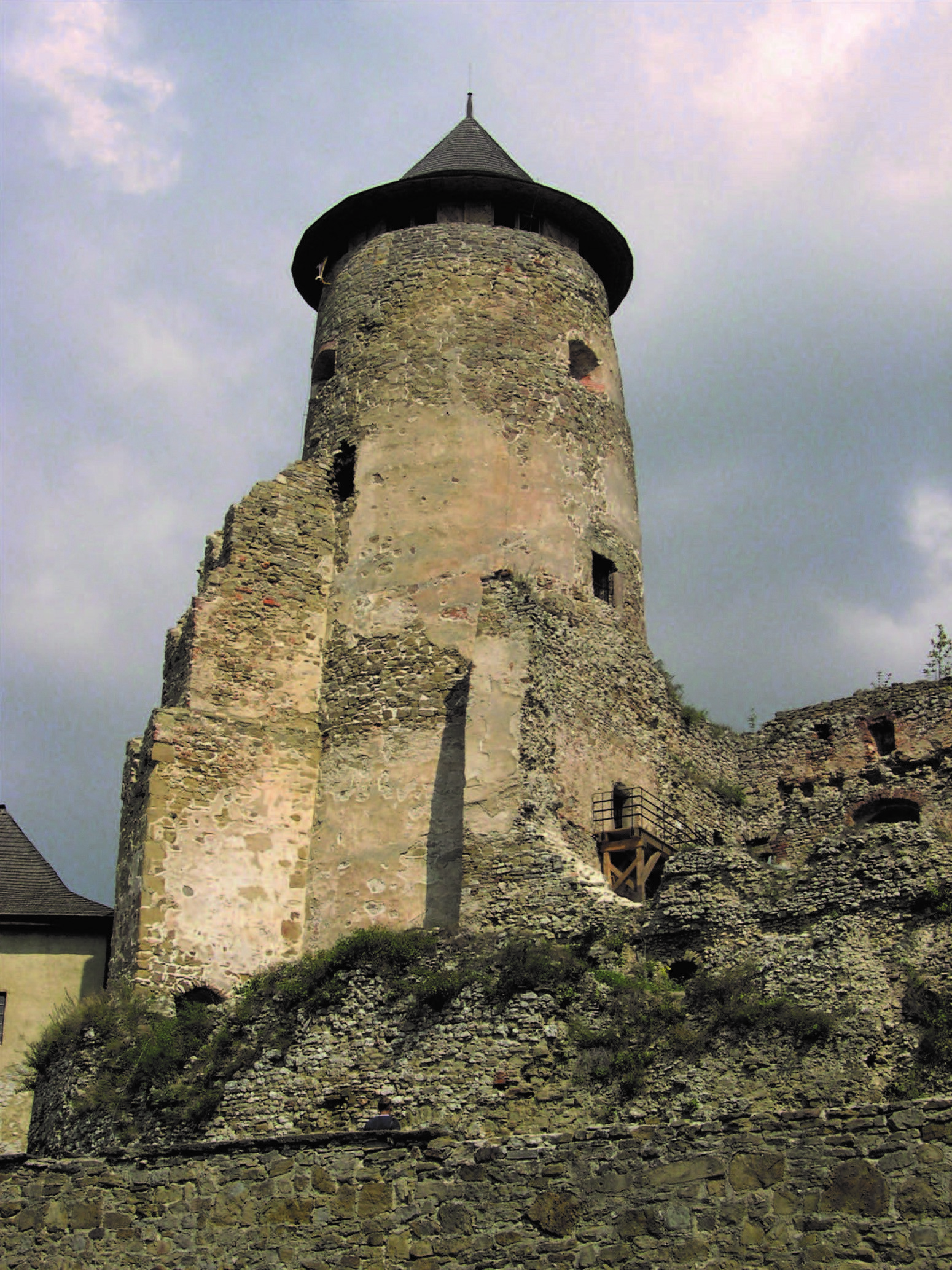 Hlavná obranná veža - fotografiia po obnove