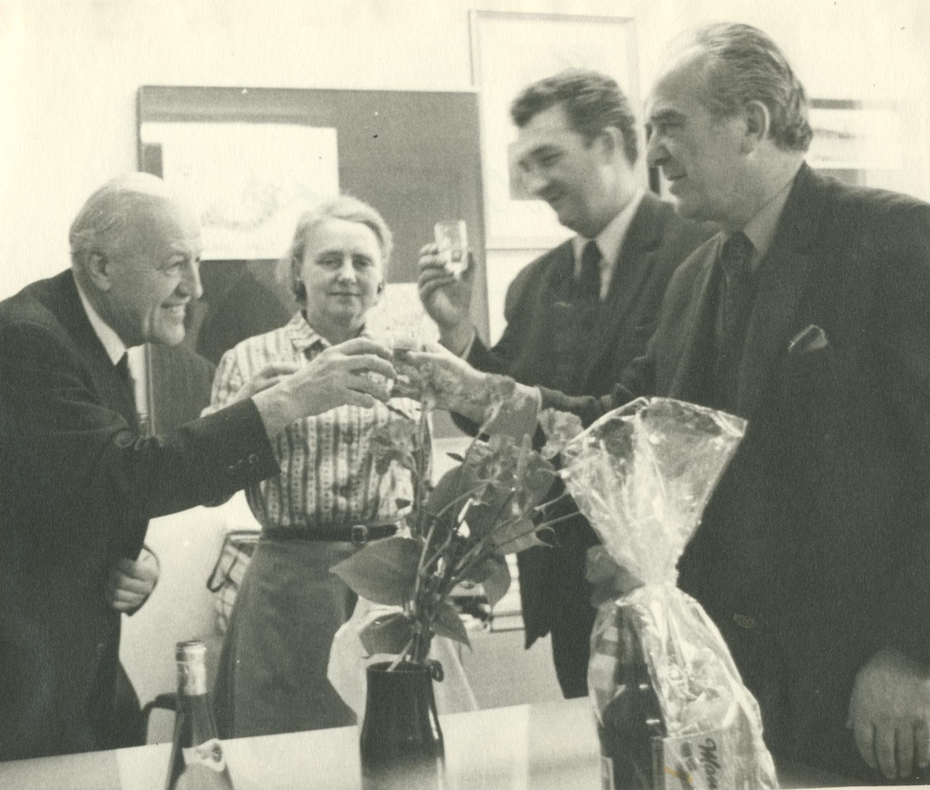 Z oslavy 80-tych narodením prof. Hrušku na Katedre urbanizmu a ÚP FA SVŠT (1986)- zľava prof. E.Hruška, doc.M.Klaučová, prof. R.Šteis, prof.J.Svetlík