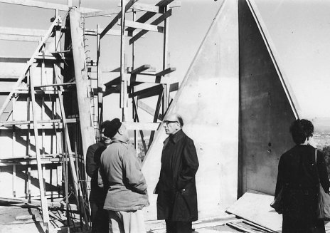 Architektura zmocňující se prostoru: Alfred Neumann – život a dílo