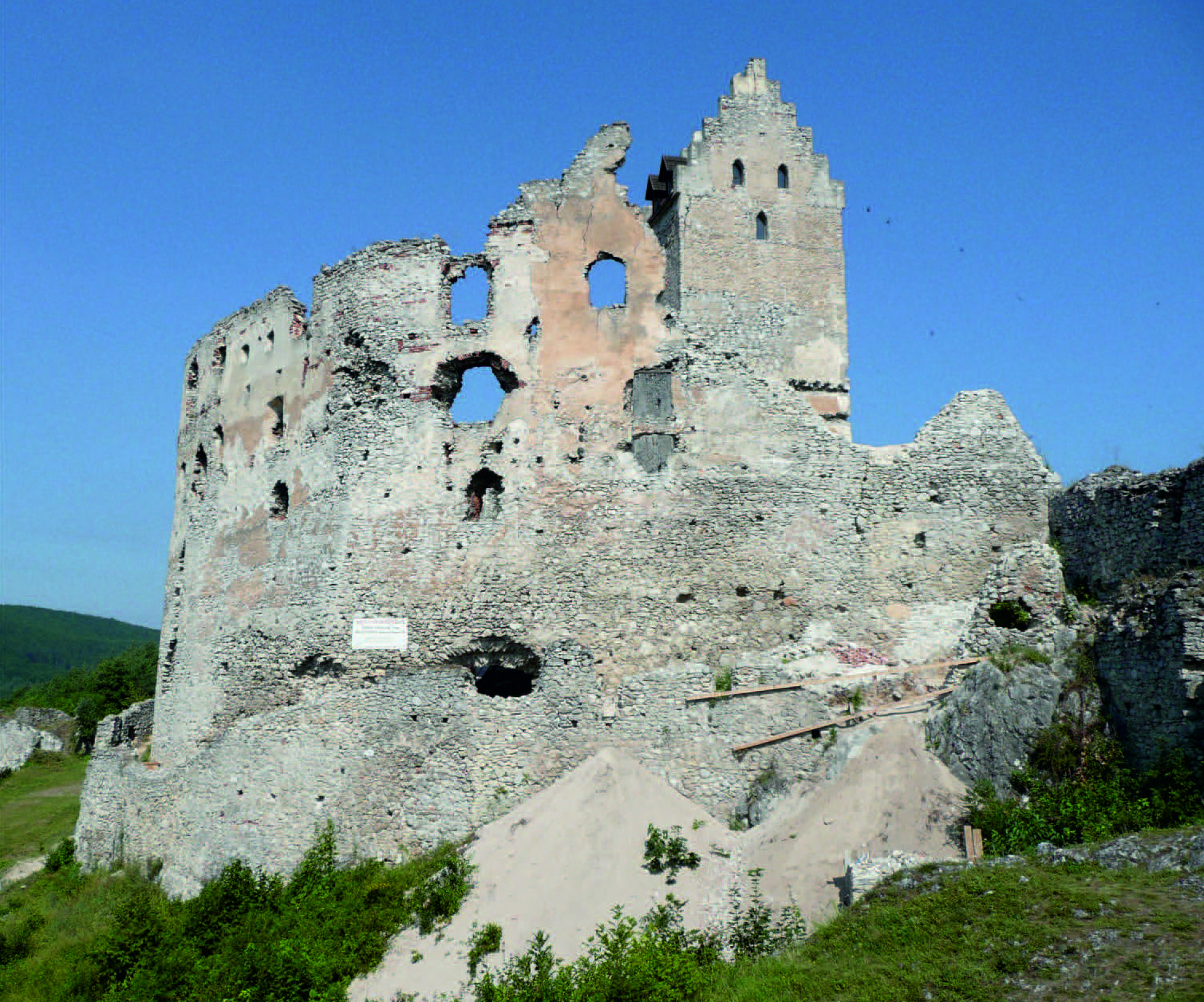 Horné jadro hradu - fotografia pred sprístupnením