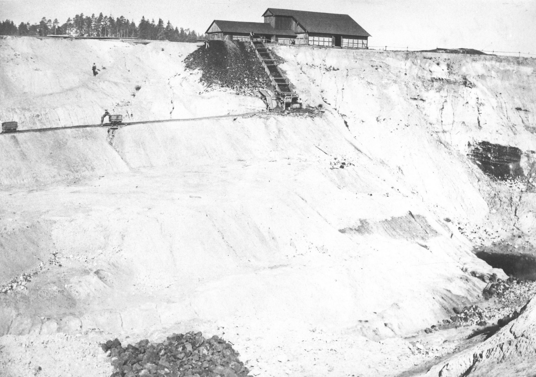 1920 Ťažba uhlia lomovým spôsobom v okolí Habartova okolo roku 1920. Zdroj: Podnikový archív Sokolovská uhelná
