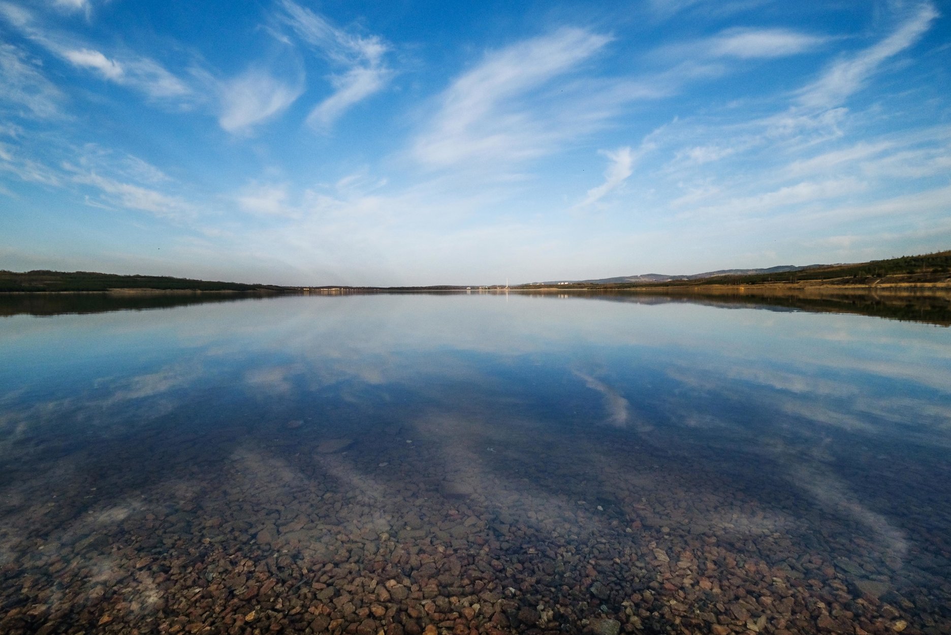 2021 Celkový pohľad na jazero. Foto: Vladislav Podracký